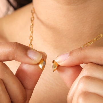 Magnetic Heart Golden Pendent - قلادة قلب ذهبي مغناطيسية