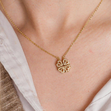 Magnetic Golden Flower Pendent - قلادة زهرة ذهبية مغناطيسية
